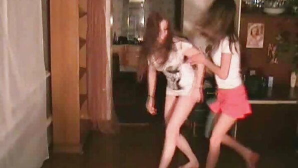 ล่วงละเมิดทางเพศสาวเปลือยเชลย. วิดีโอ เลีย หี