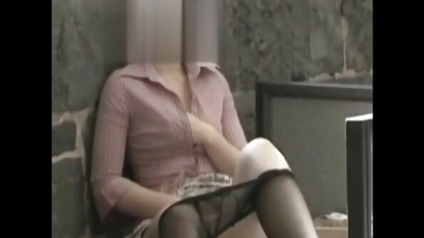 เพศทางทวารหนักในห้องโดยสารของเรือกับสาวแว่น. วิดีโอ โปั