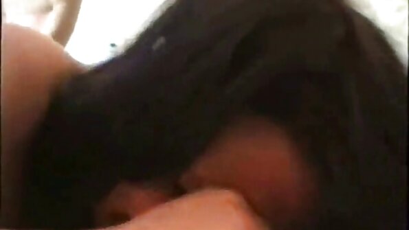 สาว cums วิ ดี โป็ จากออรัลเซ็กซ์ในท่า 69 บนใบหน้าของผู้ชาย