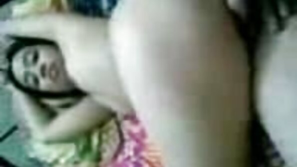 นักเปลือยกายสาวเล่นกับลูกบอล ดู คลิป วีดีโอ โป้